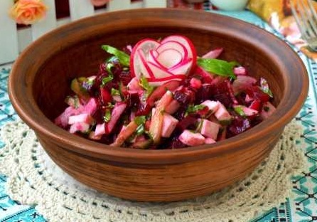 ჭარხლის სალათი ბოლოკითა და ყველით