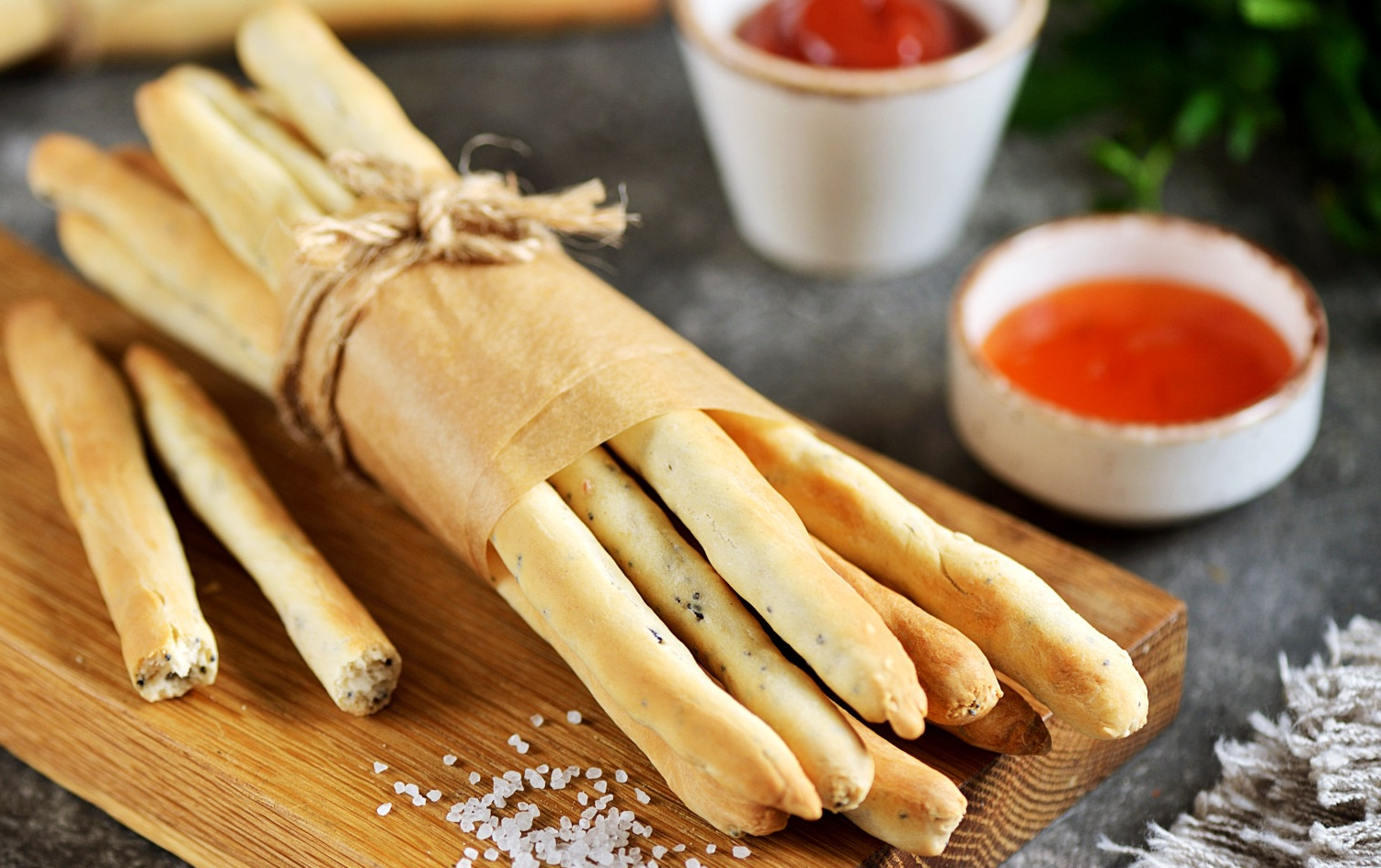 ხრაშუნა მარილიანი ჩხირები გრისინი