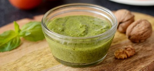 პესტოს სოუსი ნიგვზით და პარმეზანით