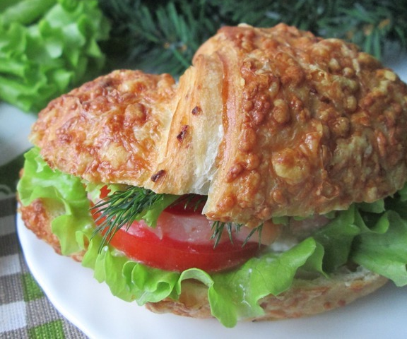 კრუასანი ავოკადოთი და ორაგულით 2