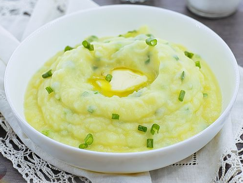 კარტოფილის პიურე მწვანე ხახვით