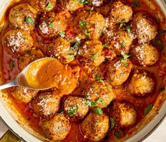 ყვავილოვანი კომბოსტო ტომატის საწებელში